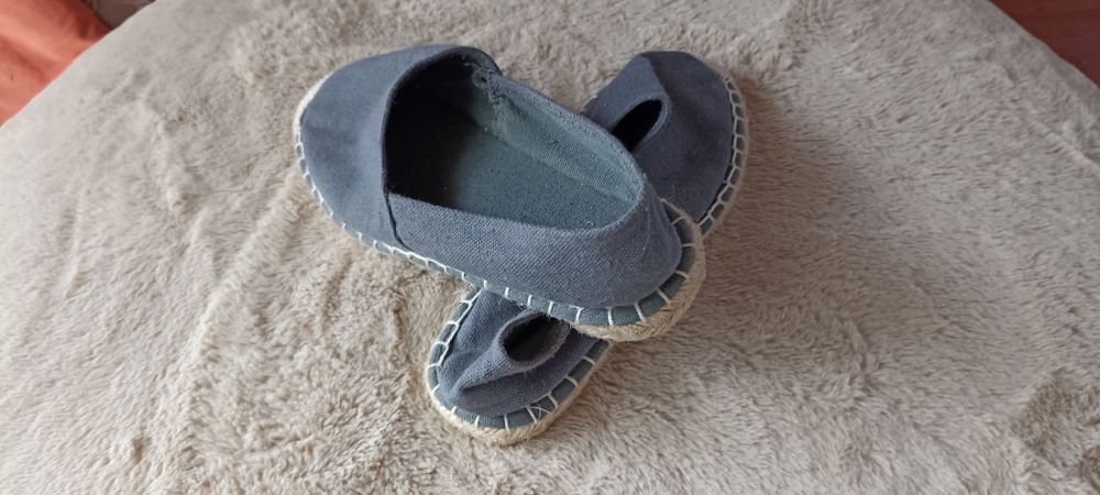 Alpercatas cinza muito leves e confortáveis