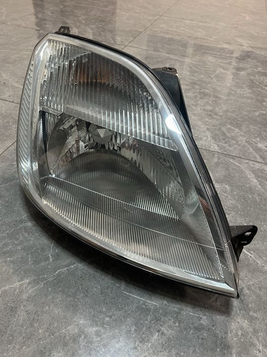 2S6x13W029BJ Фара передня права на Ford Fiesta 2002-2005