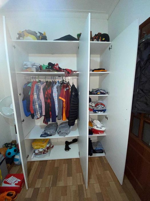 Roupeiro com 3 portas