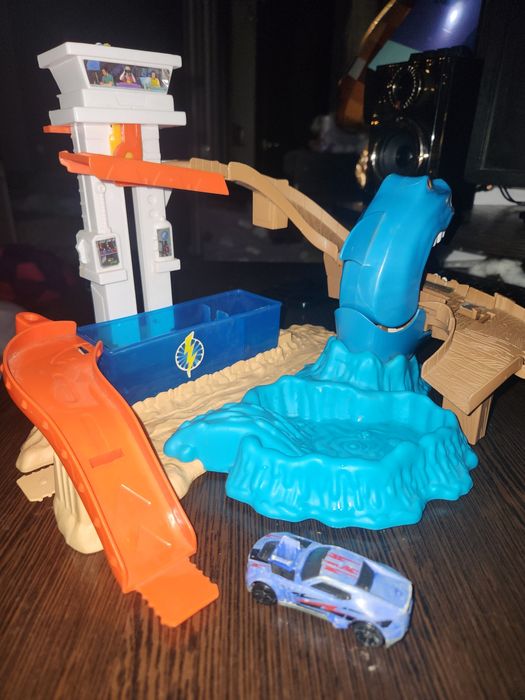 Hot wheels. Хот вілс трек Акула