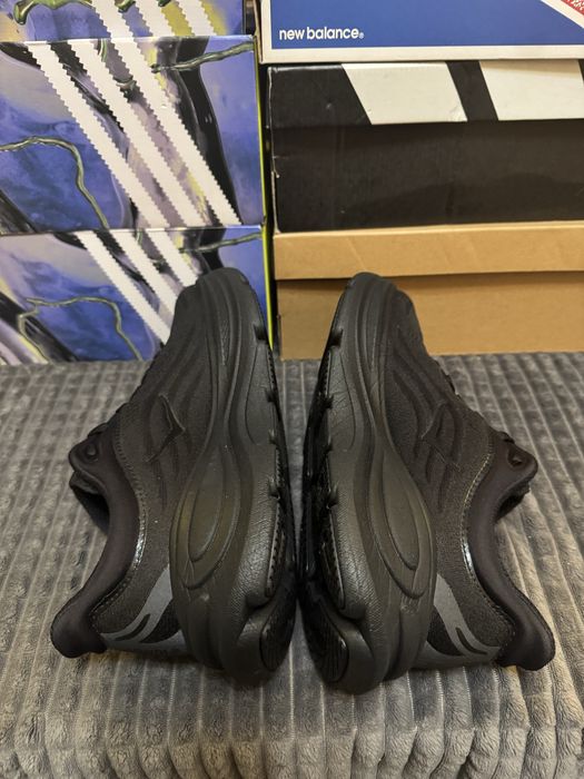 Чоловічі кросівки HOKA ONE ONE BONDI 9 41(26см) оригінал