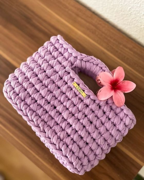 Bolsas  e top de croché por encomenda