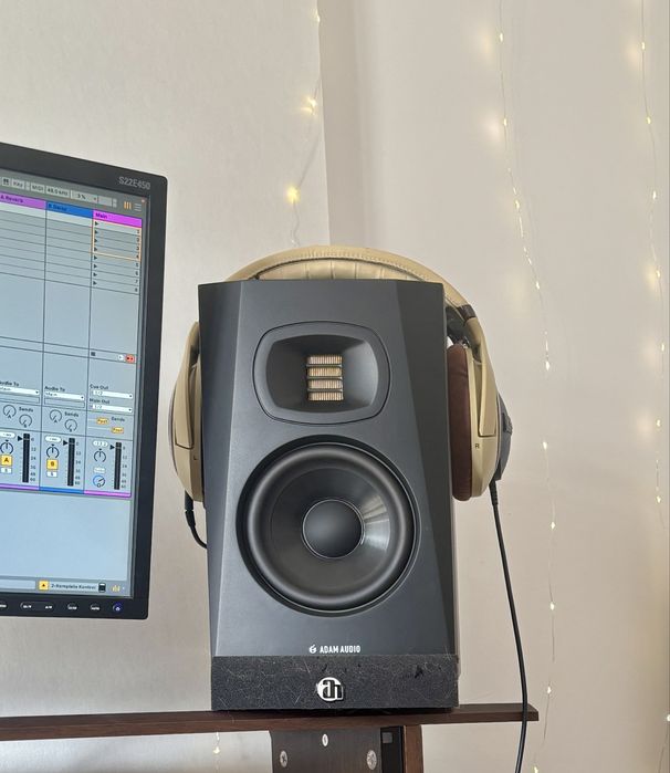 ADAM Audio T5V (Par) — Excelente Estado + Caixas Originais