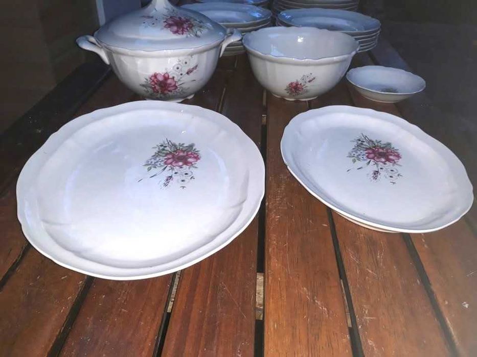 Serviço de Jantar da Porcelana SP Coimbra - 29 Peças