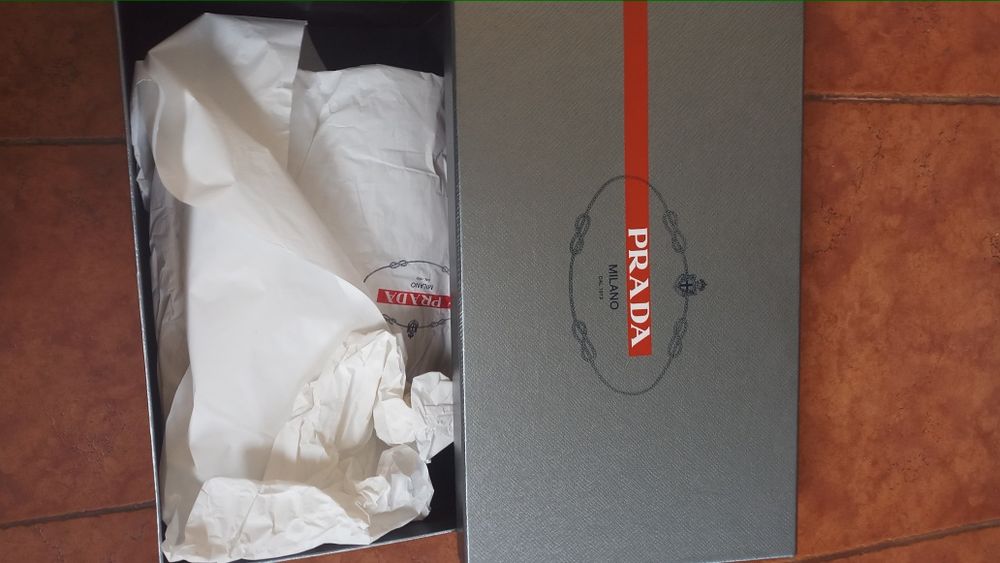 Коробка пустая от Prada