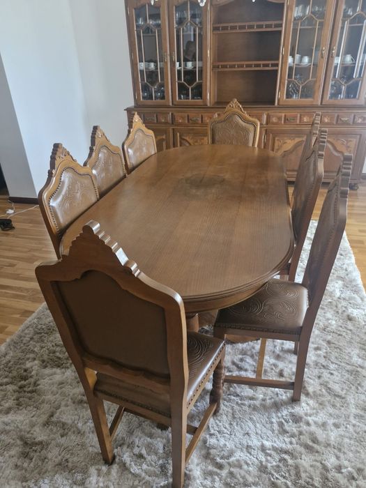 Sala de jantar em bom estado