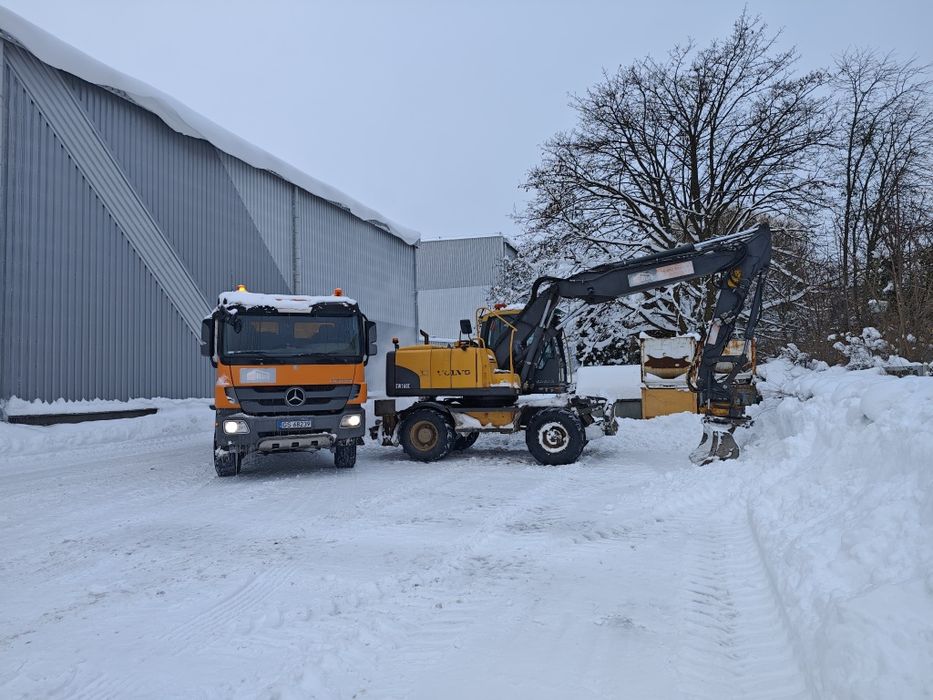 Odśnieżanie placów, parkingów, dachów, wywóz i utylizacja śniegu.