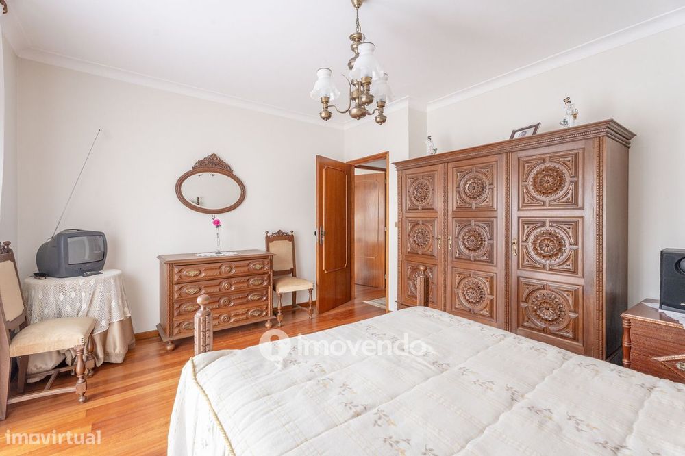 Moradia T4 com garagem, em Vila Nova da Telha, na Maia