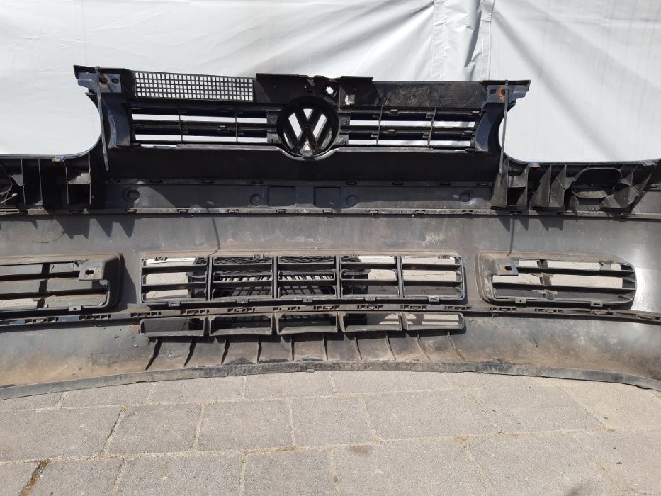 Zderzak przedni Volkswagen Golf 4 kolor niebieski