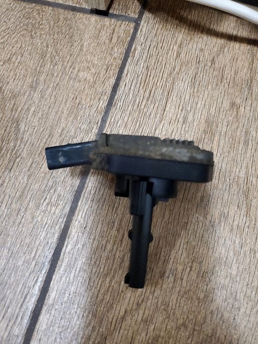 Датчик рівня масла