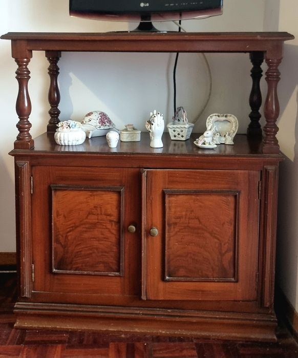 Móvel de madeira para TV