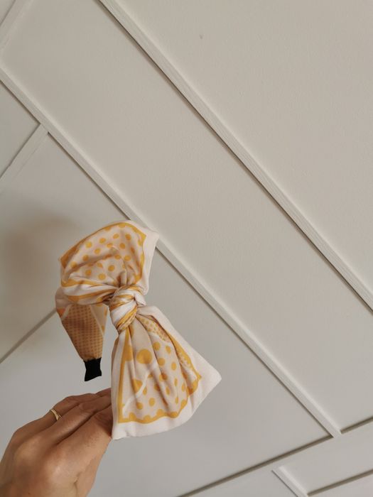 Żółta opaska pin-up