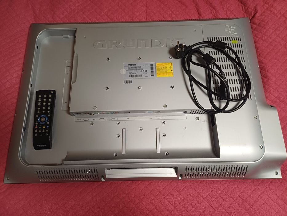 Telewizor Grundig 32" + hak na ścianę. POLECAM