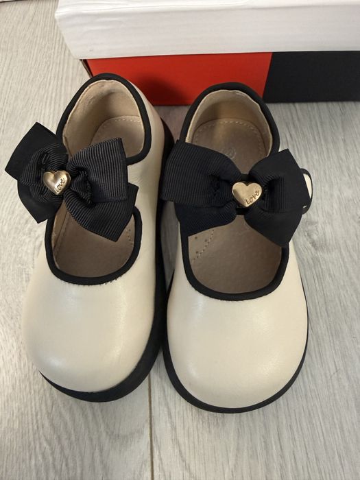 Туфельки для дівчинки