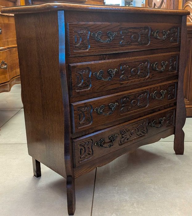 Bardzo ładnie zdobiona komoda,głębokość 31 cm.-sklep Dąbrowa Górnicza