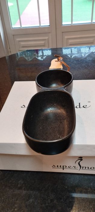 Travessa para aperitivos  com duas divisões com muita capacidade