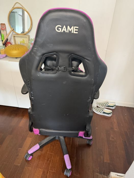 Cadeira gamer cor de rosa e preto