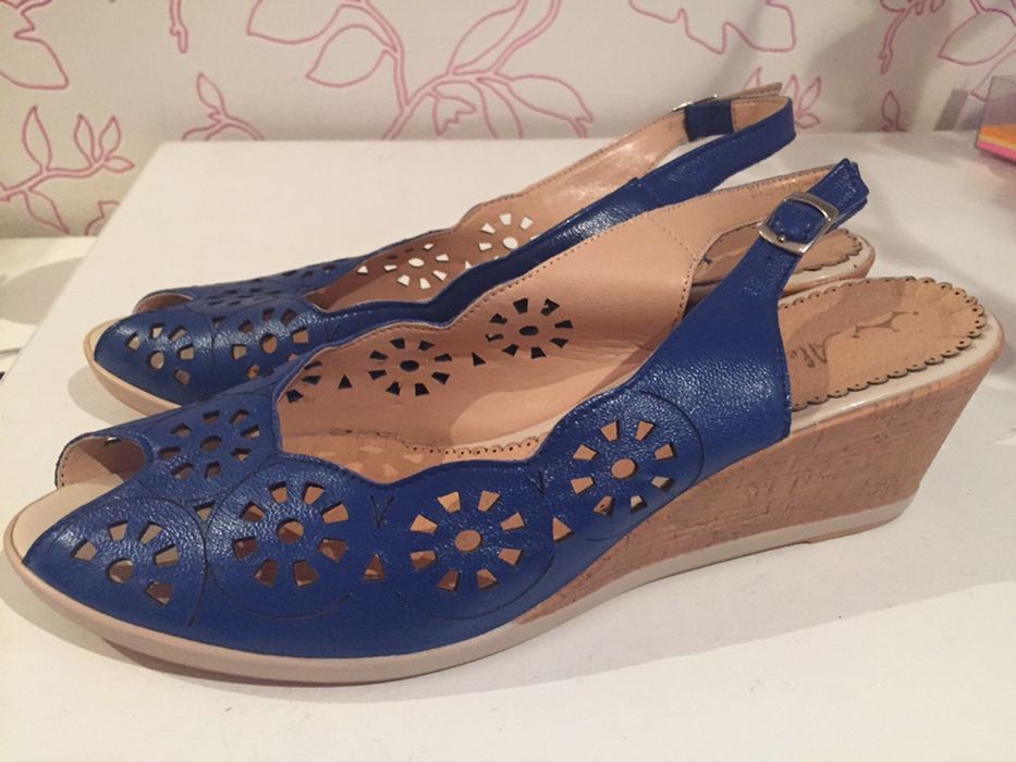 Босоножки женские