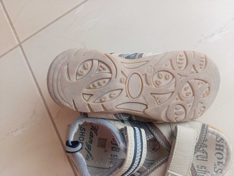 Сандалі шкіряні 32