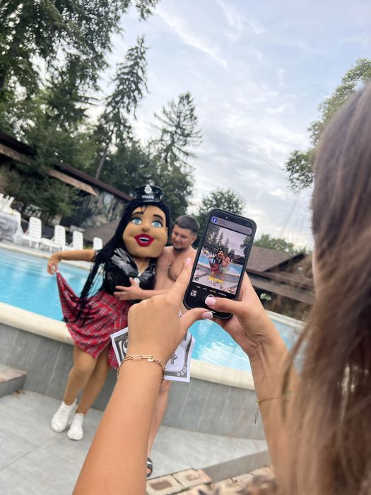 Стрепризерша на день народженя