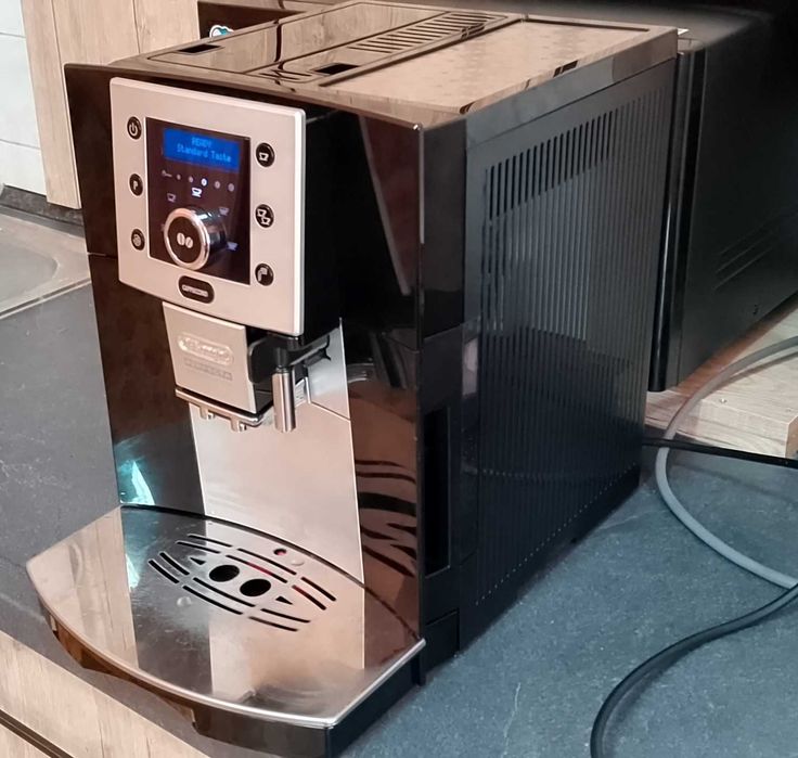 Кавомашина Delonghi ESAM 5550.B Perfecta Capp б/у Новий капучінатор!