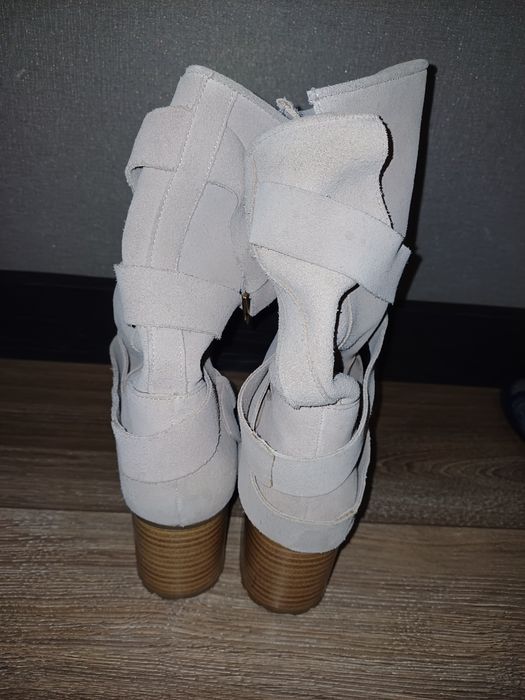 Продам осінні чобітки