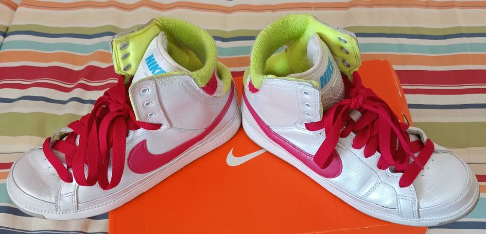 Tenis Nike 38,5 pouco uso muito bons!