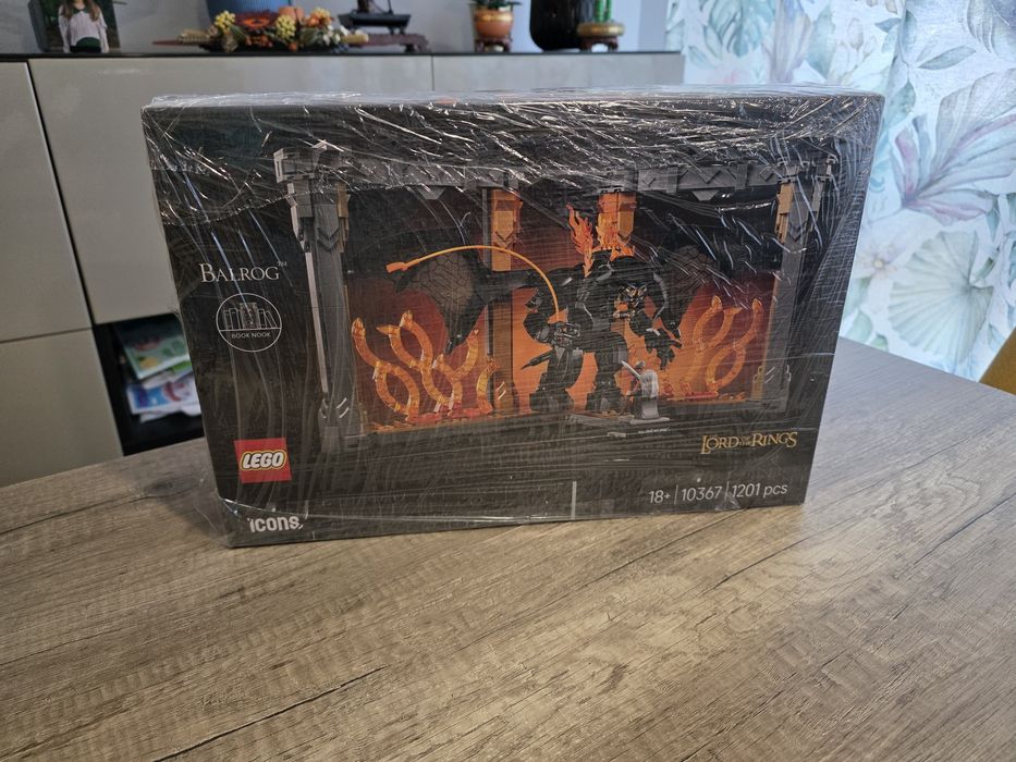 10367 The Lord of the Rings Balrog Book Nook