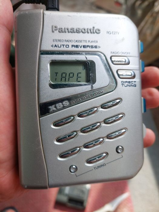 Кассетный плеер с радио PANASONIC  RQ 27V