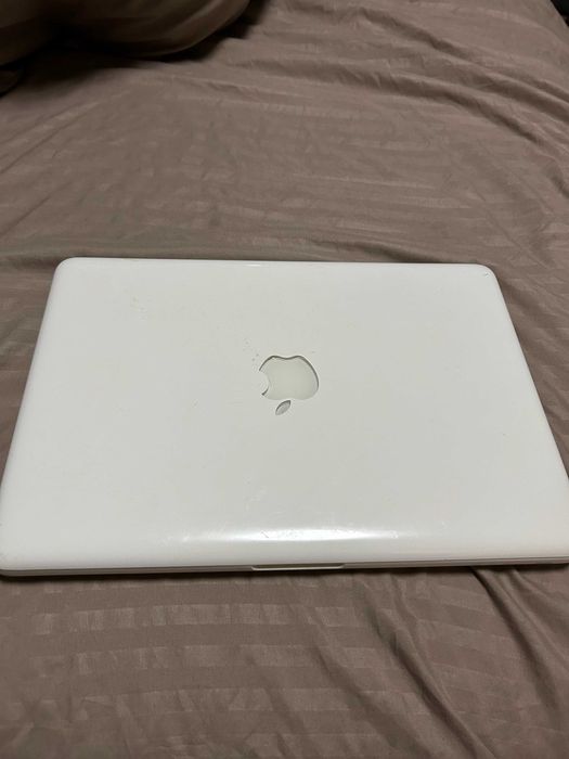 MacBook White Unibody A1342