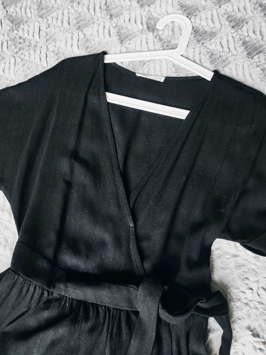 Sukienka zakładana, dekolt literka V