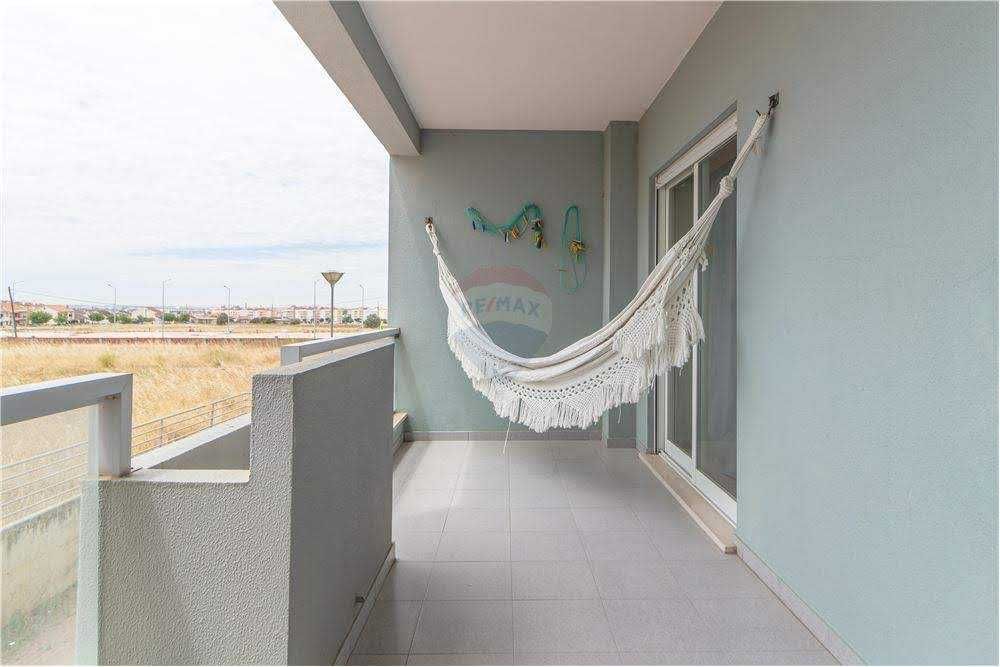 Apartamento T2 com Piscina, Ginásio e Varandas – Montijo