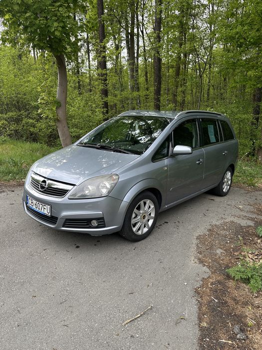 Sprzedam albo zamienię na automat b/g  Opel Zafira b 2006r 1,8 benzyn/gaz 7 osob