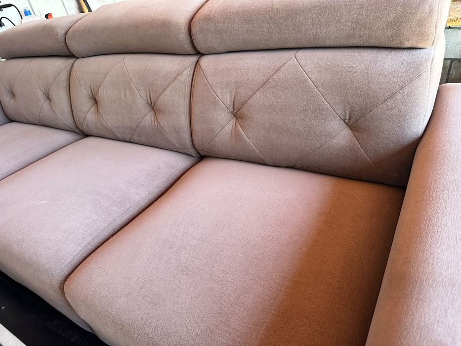 Sofa do salonu.