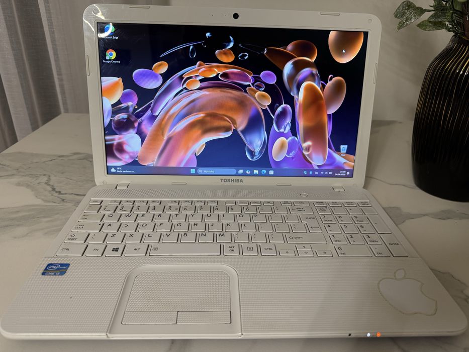 Laptop TOSHIBA bialy