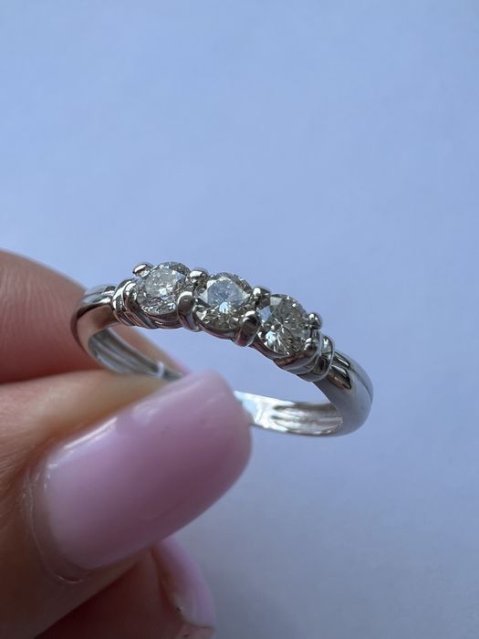 Золотое кольцо с бриллиантами р.17 белое золото 585 проба