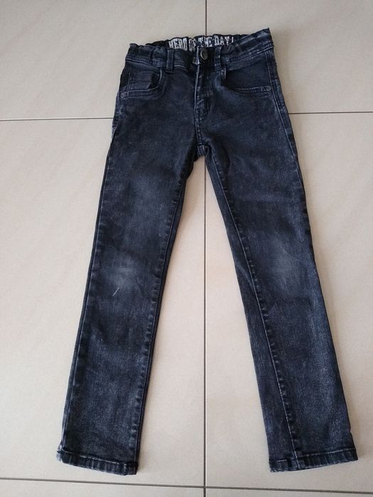 Spodnie dresowe 128 4szt