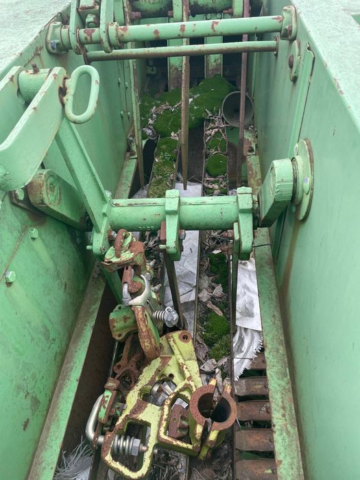 Прес-підборщик POLJOSTROJ