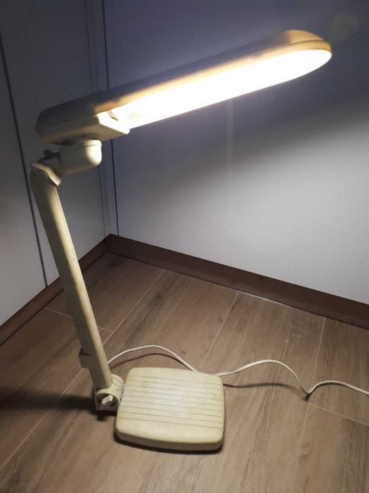 Lampa na biurko lub do warsztatu