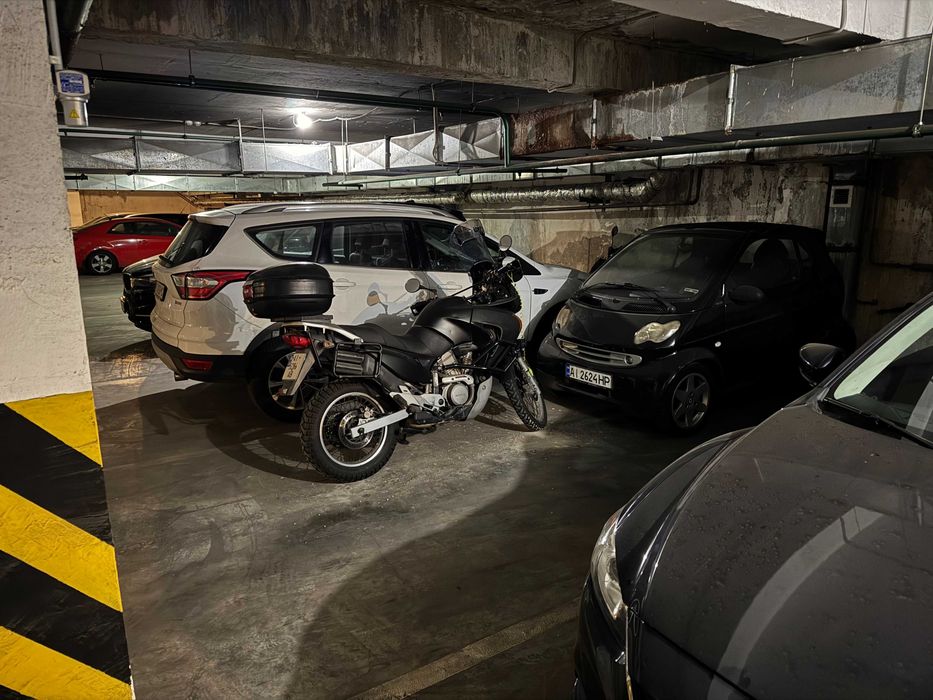 Оренда паркінгу для автомобіля, мотоцикла. McDonald's Шулявка