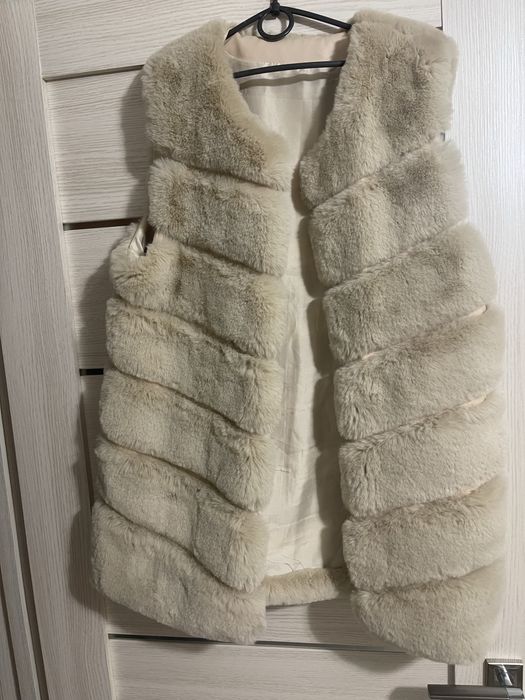 Жилетка мєхова жіноча