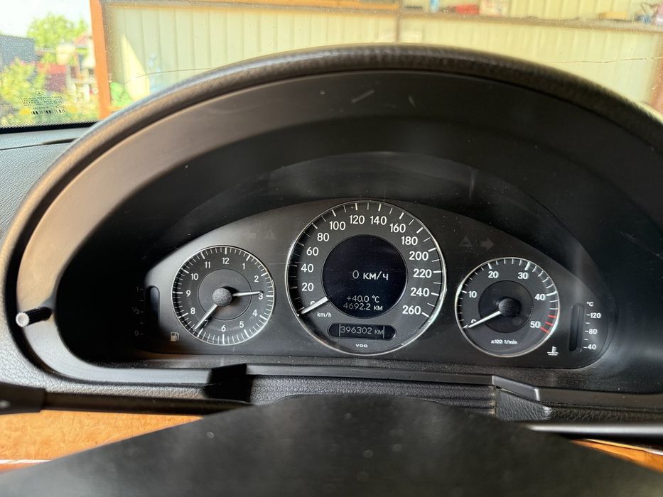 Mercedes-Benz E211 3.0D