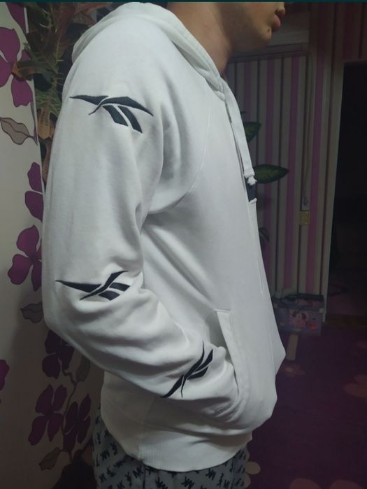 Кофта, худи с капюшоном на молнии