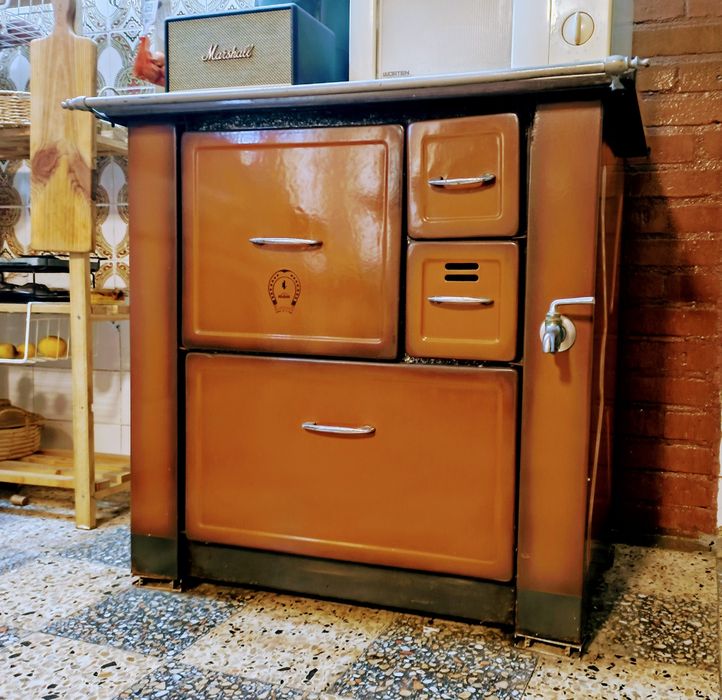 Fogão a Lenha (como novo) - Marca " Fogões Laurel- Caldas de São Jorge