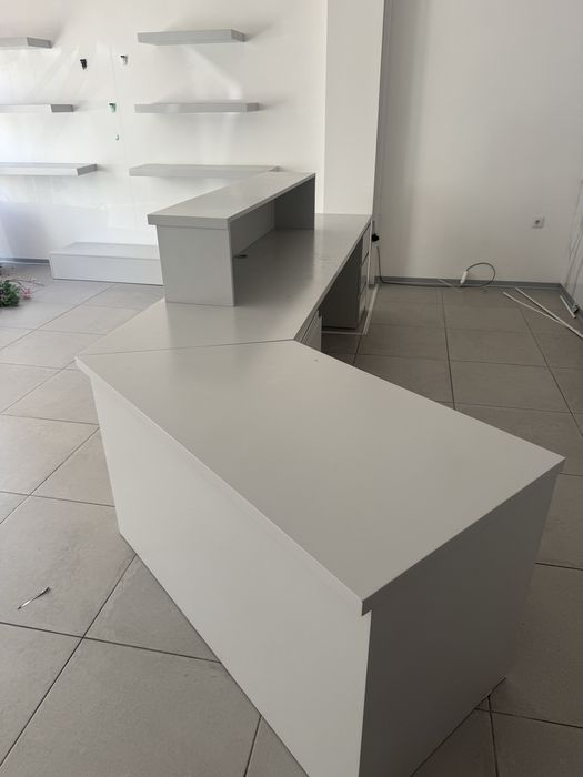 Balcão de Receção Moderno Branco – Excelente Estado