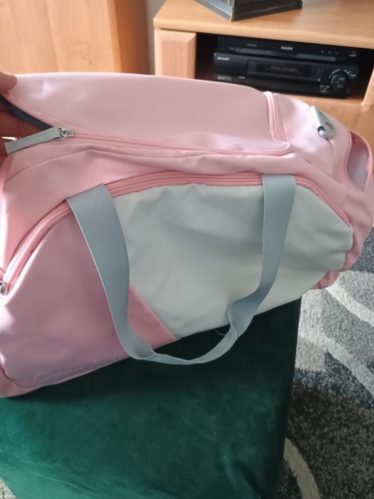 duża torba sportowa z funkcją plecaka