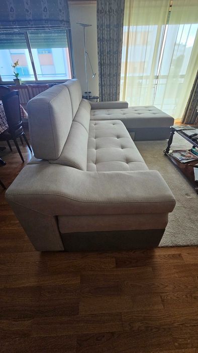 Excelente Sofá chaise long com cama. Recolha no local.