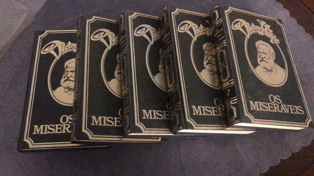 Coleção os miseráveis - 5 volumes - retoques dourados - Como novos