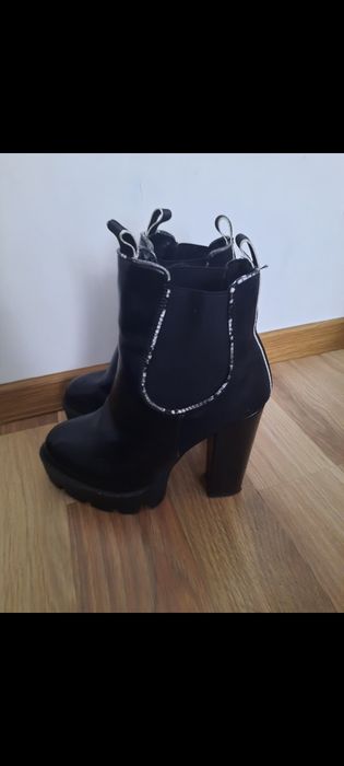 Buty damskie na grubym obcasie