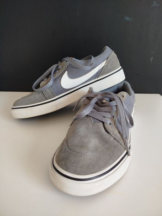 Сірі замшеві кеди nike